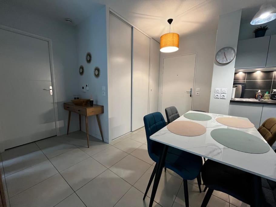 Appartement T2 Avec Jardinet Parking La Genette *