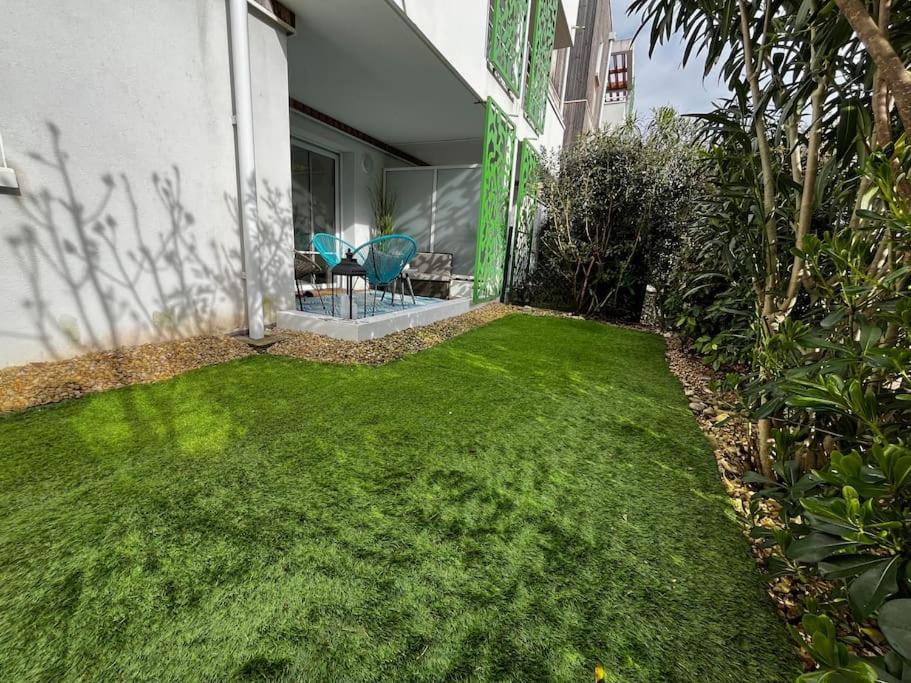 Appartement T2 Avec Jardinet Parking La Genette *